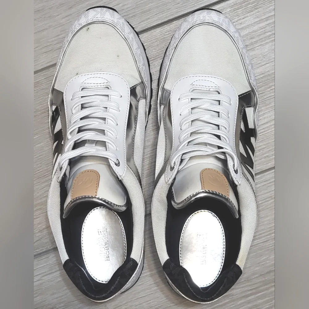 💋Michael Kors Maddy Two-Tone Logo Trainer (10) - Picture 9 of 12